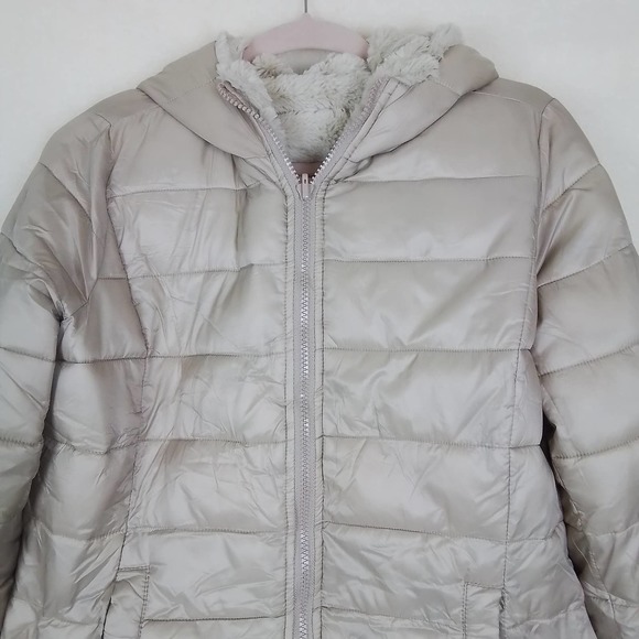 NY&Co Reversable Faux Fur Packable Down Coat Size Medium in Soft Beige - Picture 9 of 16